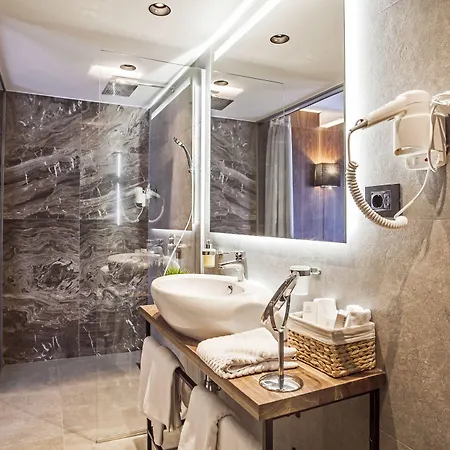 بيت ضيافة Nomad Luxury