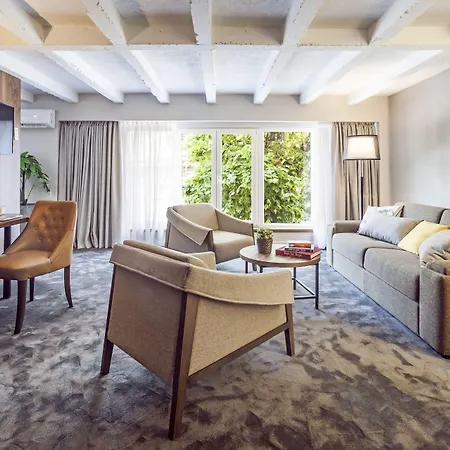 بيت ضيافة Nomad Luxury