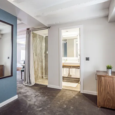 بيت ضيافة Nomad Luxury 4*