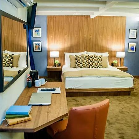 Πανσιόν Nomad Luxury 4*