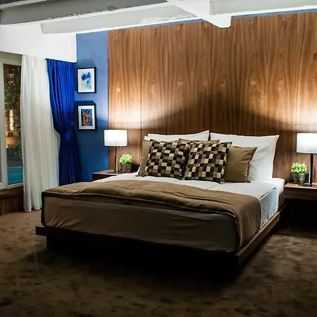 بيت ضيافة Nomad Luxury