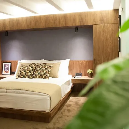 Nomad Luxury Βελιγράδι