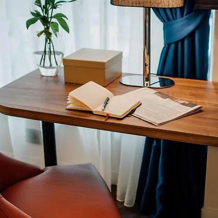 Nomad Luxury Πανσιόν 4*