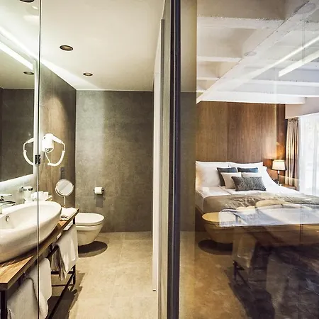 Nomad Luxury Guest house