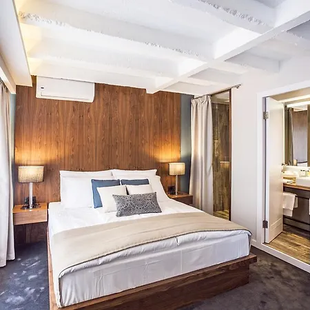 Nomad Luxury بيت ضيافة 4*