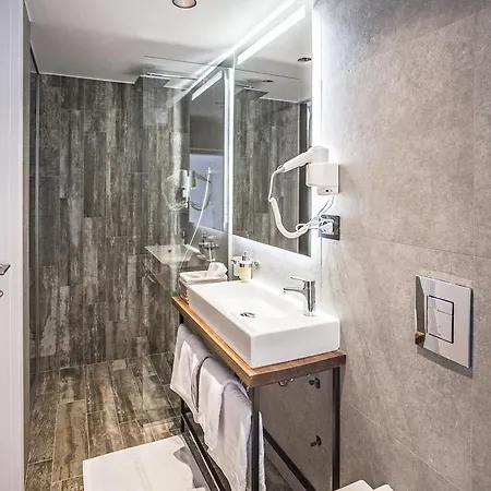 Nomad Luxury 4*