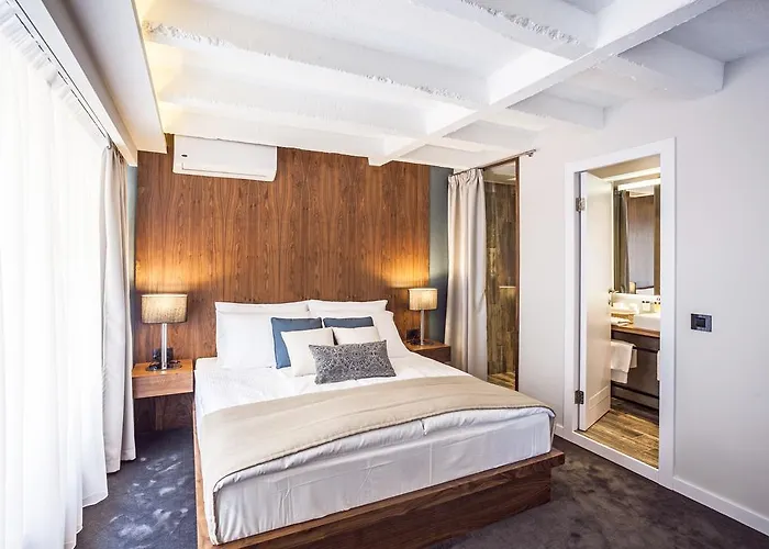 Nomad Luxury Pensión 4*